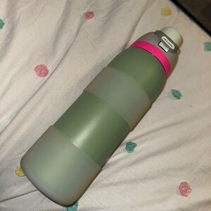 40 oz Owala water bottle